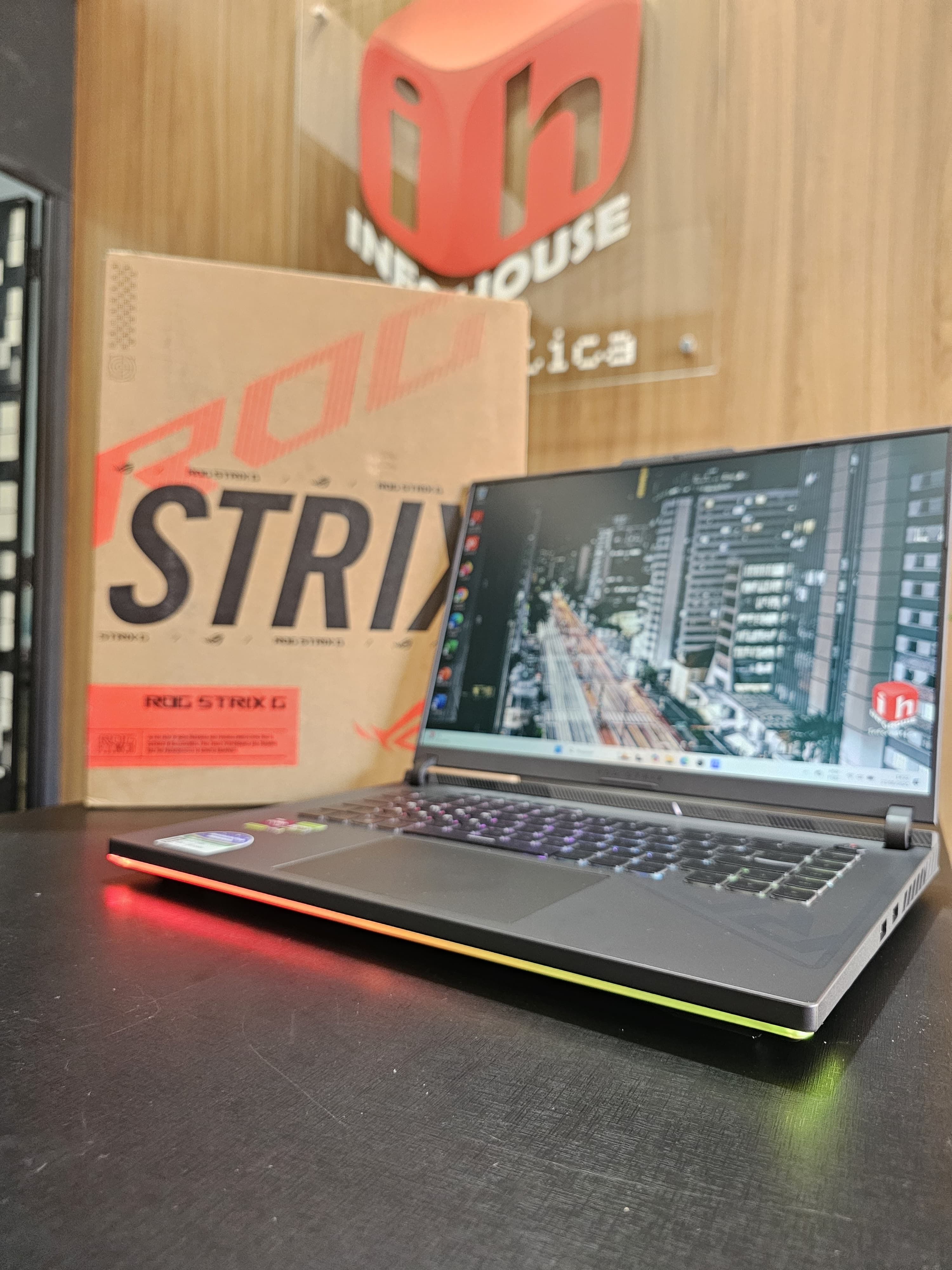 Notebook gamer na vitrine